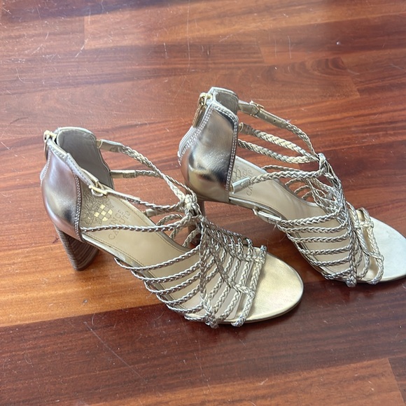 New never worn Vince Camuto Ariah leather pale gold, strappy sandals size 8 - Picture 5 of 6
